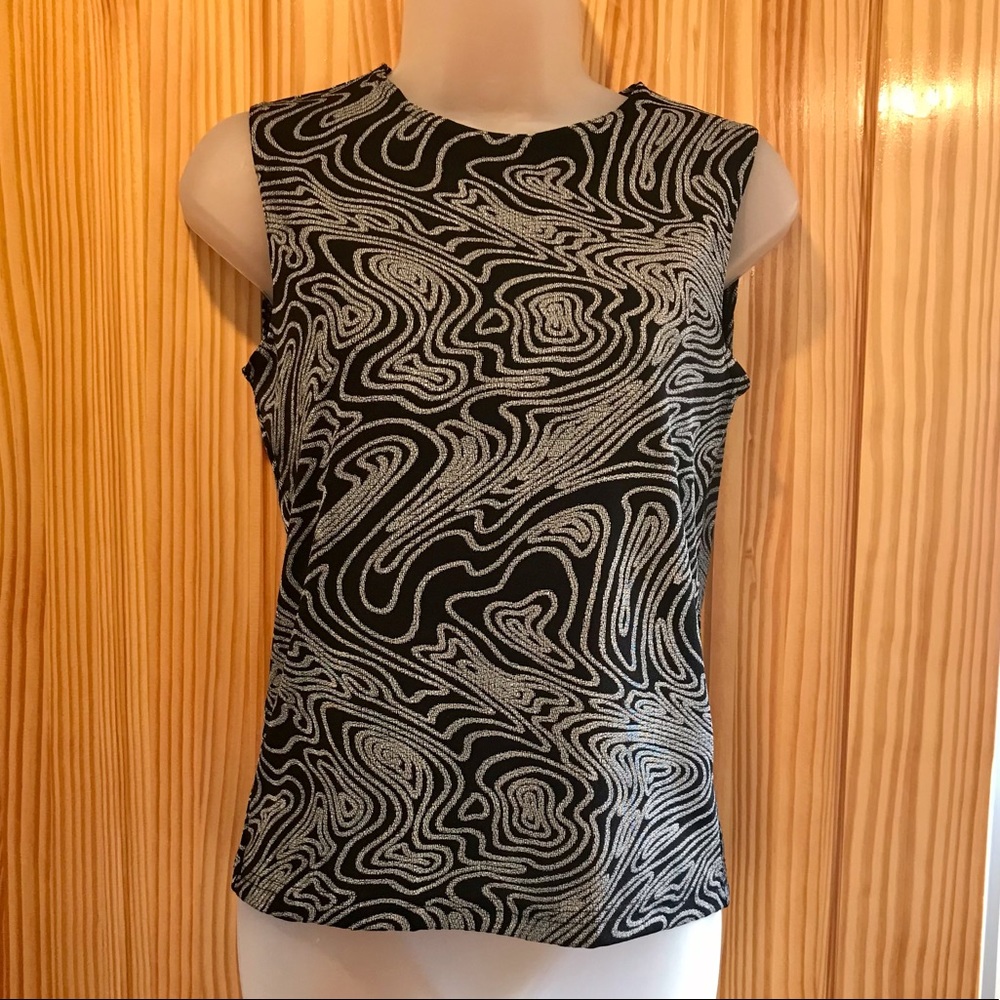 🎉4 For $25🎉 Sarah Lawrence SZ M Shortsleeved Top